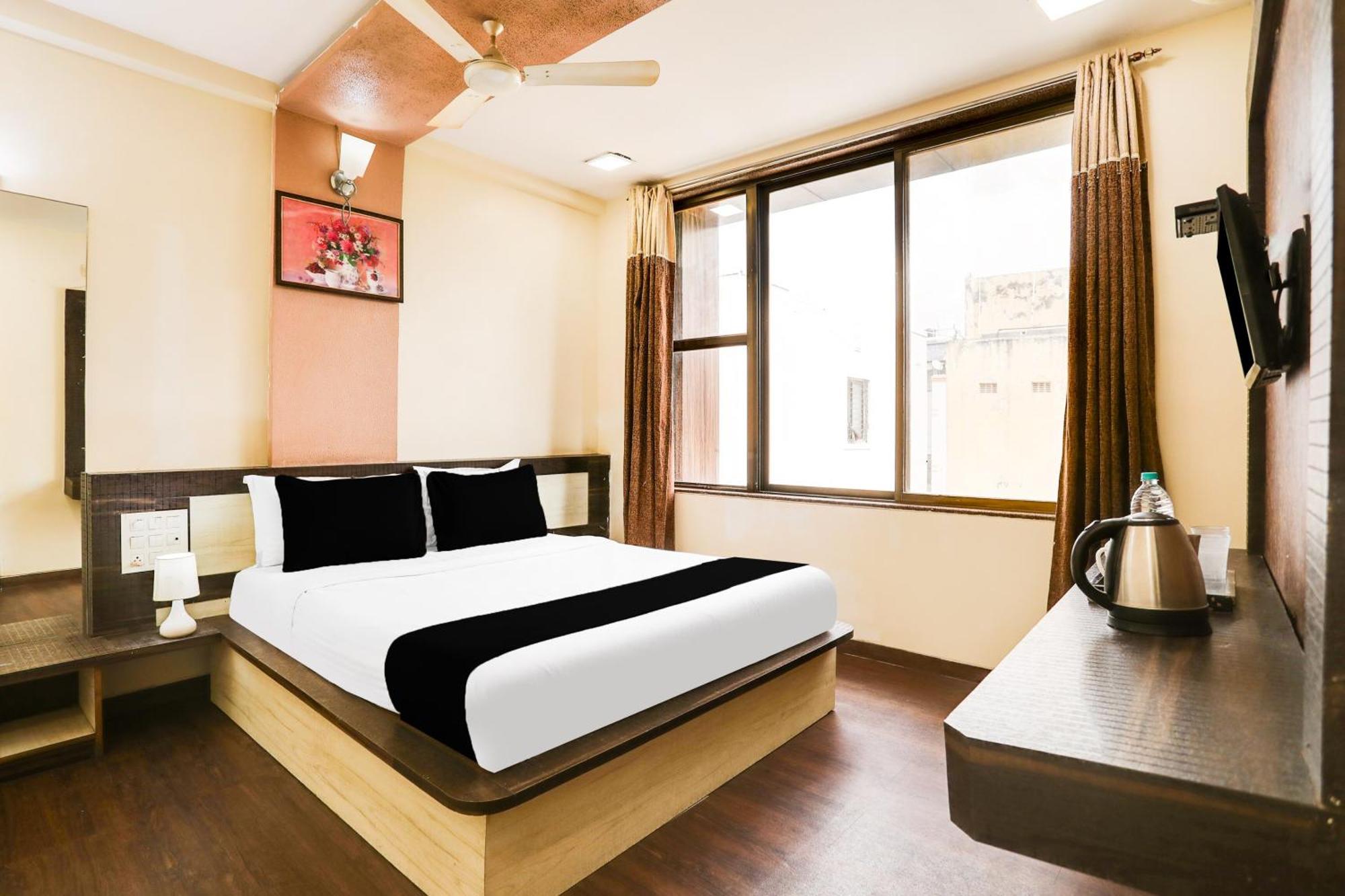 Super Hotel O Palkhi Road Near Sai Baba Temple Formerly Netra Sai Shirdi Exterior photo